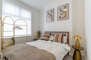 Modern 4bedroom Spacious Family Home - Liverpool - 4