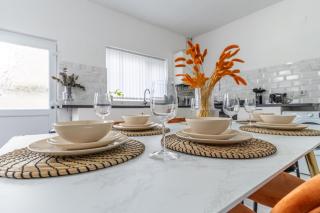 Modern 4bedroom Spacious Family Home - Liverpool - 1