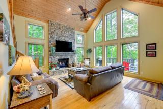 Bright Bryson City Cabin with Fire Pit and Hot Tubs! - Bryson City - 5