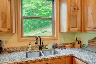 Bright Bryson City Cabin with Fire Pit and Hot Tubs! - Bryson City - 3