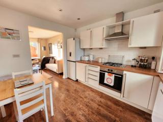 Modern 5 Bedroom Townhouse with Free Parking - Glasgow - 5