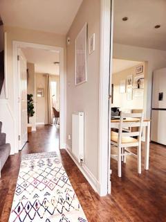 Modern 5 Bedroom Townhouse with Free Parking - Glasgow - 2