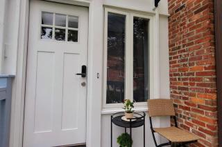 Unique & Peaceful Boston Home( Free Parking) - 4