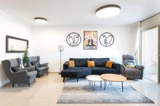 Neat 4BR Apt With Parking-High Floor-Elevator-Mamad - 2