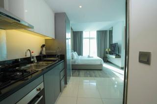 Huge Studio In Downtown Dubai, Six Minutes to Dubai Malls - Dubai - 9