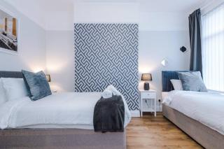 Stunning Designer House with Parking Sleeps 9 by PureStay Short Lets & Serviced Accommodation Liverpool - Litherland - 1