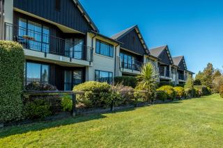 Village Lake Luxury Apartments - Hanmer Springs - 9