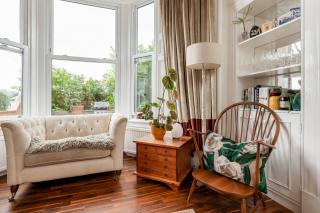 Stylish Victorian Apartment's close to the Botanical gardens, Free parking! - 3