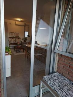 Hermoso departamento con balcón +parrilla +cochera - 7