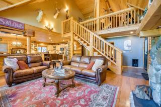Spacious Packwood Cabin with Hot Tub - Near River - Packwood - 5