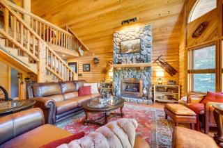 Spacious Packwood Cabin with Hot Tub - Near River - Packwood - 4