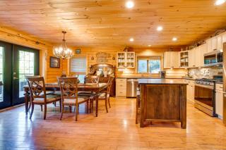 Spacious Packwood Cabin with Hot Tub - Near River - Packwood - 2