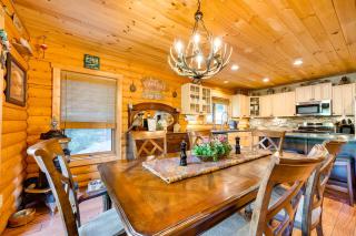 Spacious Packwood Cabin with Hot Tub - Near River - Packwood - 1