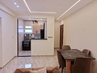 شقه فندقية رائعه امام سيتى ستارز بمدينه نصر2 - Cairo - 4