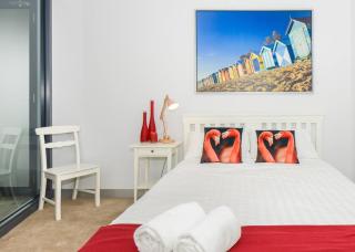 Backpackers' Delight with Sprawling City Views - 7