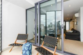 Backpackers' Delight with Sprawling City Views - 6