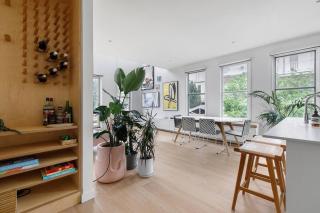 'The Loft' A Chic City-fringe Balcony Hideaway - 7