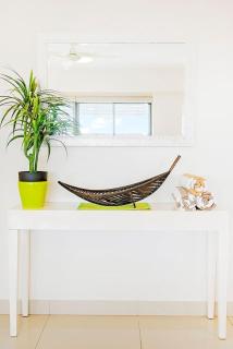 'The Smith' A Vibrant Poolside Balcony Haven - 5