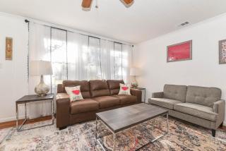 Summertime Home For 8, Fast Ev ChargerPets Fenced Yard - 2