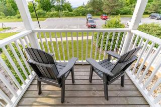 Cozy Getaway with Resort Perks - Edgar - 3