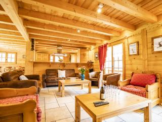 Chalet 4* pour 15 pers. avec jacuzzi, balcon et poêle à bois, proche du télécabine du Linga et Super-Châtel - FR-1-676-26 - Châtel - 4