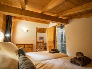 Chalet 4* pour 15 pers. avec jacuzzi, balcon et poêle à bois, proche du télécabine du Linga et Super-Châtel - FR-1-676-26 - 8