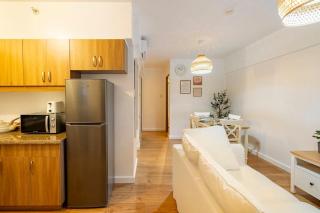 Bohemian Inspired 2 Bedroom Inspired Condo with Fast WIFI Near BGC - Manila - 4