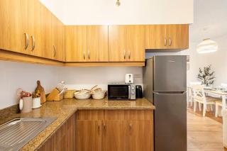 Bohemian Inspired 2 Bedroom Inspired Condo with Fast WIFI Near BGC - Manila - 8