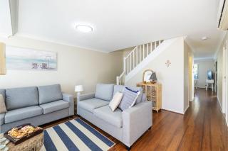 Small dog friendly 4-49 Bonito St - air con & Wi-Fi - 4