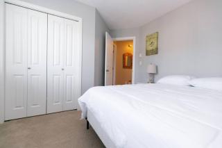 Entire 3-bedroom house Near Town - 5