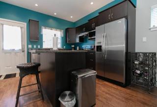 Entire 3-bedroom house Near Town - 2