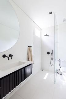 Minimalist Elegance: Tranquil Canggu Villa Yukki - Canggu - 5
