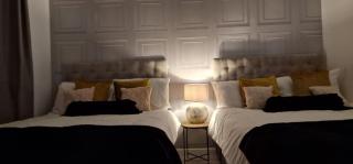 SHM Stays Leicester. Newly Renovated!! 15 min drive from City Centre, University. 9 min Drive to Leicester City Stadium, 5 min drive to M1 & M69. 2 min walk to bus stop. - 2