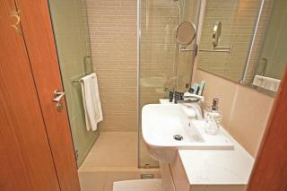 Elite 1BR Apartment - Modern Stay in Al Reem, Near Reem Mall - 7