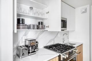 Midtown E Studio w Elevator nr Central Park NYC-635 - 5