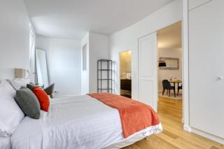 Chic and Warm 1 bd Flat - Heart of the Luxury 16th - 2