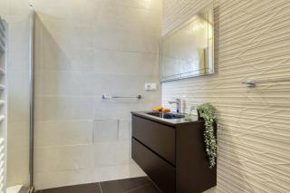 Chic and Warm 1 bd Flat - Heart of the Luxury 16th - 1