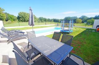 Villa with private pool in village Šišan - Šišan - 8