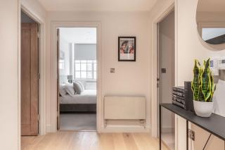 Amigos Nest - Farringdon - by Frankie Says - Londra - 4