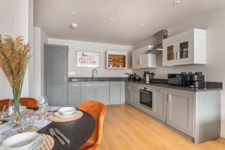 Amigos Nest - Farringdon - by Frankie Says - 1