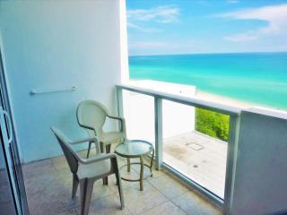Castle 727 Studio with balcony and Ocean view, Pool, Tennis, Beach Access, Free Parking - Miami Beach - 9