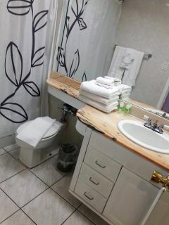 Castle 727 Studio with balcony and Ocean view, Pool, Tennis, Beach Access, Free Parking - Miami Beach - 1