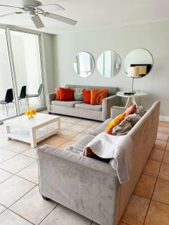 Castle Pavillon 8 Beachfront - Private Beach Access Loft with 2-story, Pool, Tennis, Free Parking Access - 5