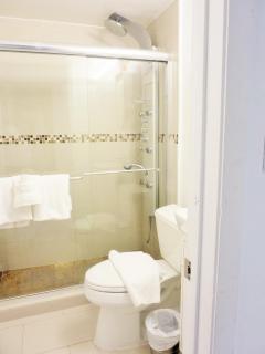 Castle M4 Beachfront Balcony Loft, FREE Parking, Pool, Tennis, Beach Access - Miami Beach - 6