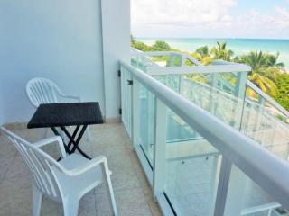 Castle M4 Beachfront Balcony Loft, FREE Parking, Pool, Tennis, Beach Access - 1