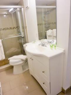 Castle M4 Beachfront Loft with Balcony, Pool, Gym, Beach access, Tennis and FREE Parking - 1