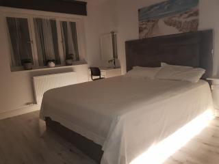 Barnoaks Room with Ensuite Bathroom - HomeStay - 9