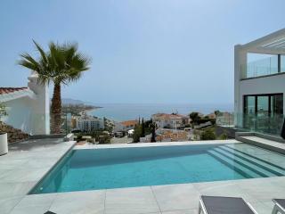 Luxury villa with panoramic views and infinity pool - Nerja - 7