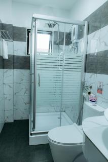 AMYLIE INN - - 8