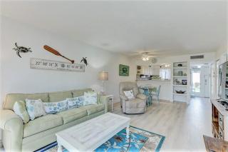Resort Style Condo by the Beach with Heated Pool at Runaway Bay - Bradenton Beach - 6